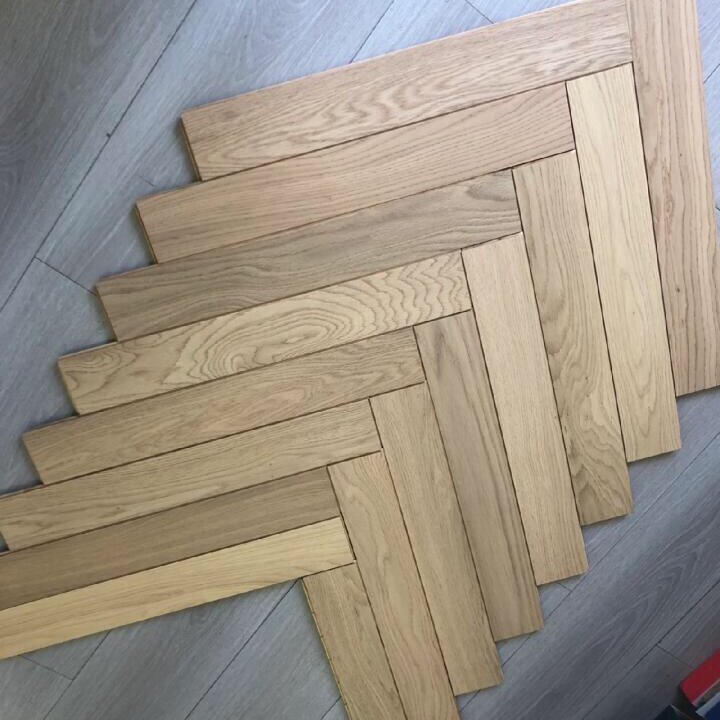 Suelo laminado de madera sólida