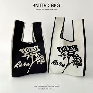 Bolso de Mano Tejido a Crochet con Diseño Coreano en Blanco y Negro, Bolso Tipo Tote Hecho a Mano para Mujer - Product Image 3