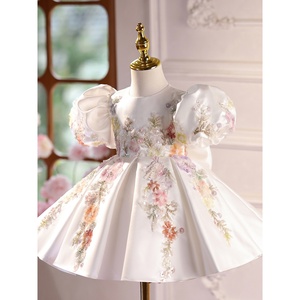 Abito da Principessa per Bambine con Ricami Floreali e Maniche a Sbuffo per Spettacoli di Pianoforte, Feste ed Eventi Nuziali - Product Image 4