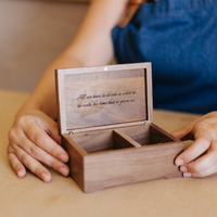 Boîte à musique personnalisée de luxe avec votre propre conception et mélodie Boîte en bois à bijoux personnalisée en bois naturel Mécanisme de remontage de 30 notes