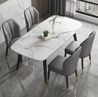 Chaise de salle à manger rembourrée moderne, chaise de salle à manger en cuir simple et luxueuse avec pieds en métal doré pour la maison, le restaurant, l'hôtel