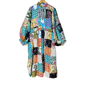 Robe longue bohème faite à la main, élégante, rétro, patchwork, fluide, tenue de plage, robe de soirée modeste unique, manches bouffantes, col en V - Product Image 2