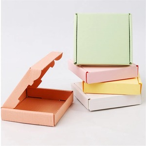 Boîtes d'expédition plates en carton ondulé personnalisées pour vêtements et cadeaux – Emballage durable pour envoi postal - Product Image 2