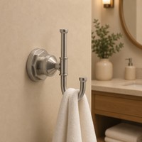 Gantungan Jubah Paduan Seng Gaya Industrial Lapisan Nikel Satin Desain Modern Pemasangan Mudah Tahan Lama Aksesori Kamar Mandi Hotel