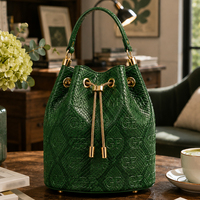2026 Neue Schlangenleder-Optik PU-Leder Schultertasche für Herren, Kordelzug-Beuteltasche mit Goldbeschlägen, Kleine Umhängetasche mit Obergriff, Unisex
