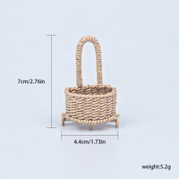 Aksesoris Rumah Boneka Miniatur Mainan DIY Kerajinan Rotan Buatan Tangan dengan Roda Dapat Didorong dan Ditarik Keranjang Kecil