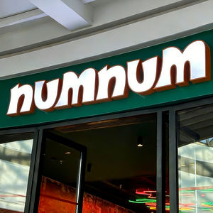 ป้ายไฟ LED ด้านหน้าสั่งทำโลโก้ทางธุรกิจป้ายโฆษณากลางแจ้งป้ายไฟ LED แบบกำหนดเองสำหรับจัดแสดงตกแต่งผนังร้าน - Product Image 6