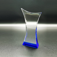 Trophée en cristal blanc de belle caractéristique unique de forme de nouveau design tasses trophée en verre cristal