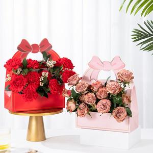 Scatola Regalo per Fiori a Forma di Fiocco con Finestra Traforata in Cartone Avorio e Foglia d'Oro in Rilievo per Negozi di Fiori - Product Image 2