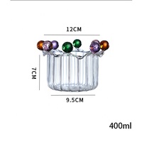 Petit bol d'affichage en verre nervuré transparent soufflé à la main sur mesure avec des points colorés