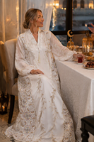 Abaya en polyester YSYL ODM avec broderie élégante, accents de pompons et manches bouffantes, idéale pour les célébrations de l'Aïd et les fêtes