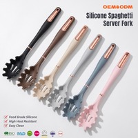 Fourchette à pâtes en silicone de qualité alimentaire supérieure, passoire à spaghetti, cuillère de service pour nouilles, sans BPA, résistante à la chaleur 446 ° F OEM ODM FDA