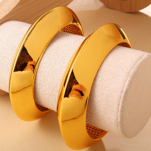 กำไลข้อมือทองคำดีไซน์เรียบหรูสไตล์ยุโรปอเมริกัน รูปทรงเรขาคณิต เปิดได้ ทันสมัย สวยสง่า เหมาะสำหรับทั้งชายและหญิง - Product Image 2