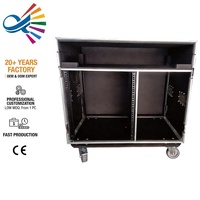 Flight case pour mixeur sur mesure, étanche, avec 12U de place en rack et doublure EVA au sol