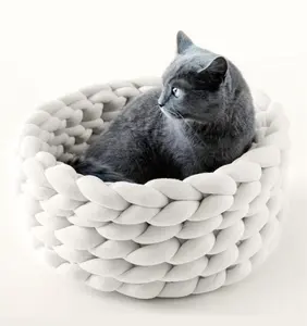Ins Hot Sale Crochet Yarn Extra Rough Hand-woven Cat Bed Wool Blanket Dirt Resistant Washable Dog /Cat Bed Pet Shelter