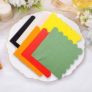 Serviettes biodégradables à bords festonnés, serviettes en papier personnalisées imprimées pour les cocktails, les réceptions et les événements - Product Image 1