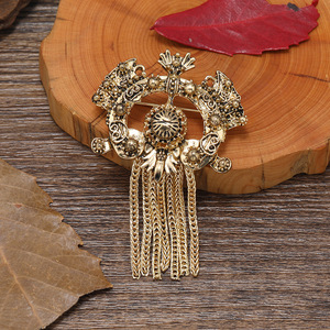 <span class=keywords><strong>Broche</strong></span> vintage française ajourée à pompons avec motifs sculptés métalliques, accessoire <span class=keywords><strong>de</strong></span> manteau <span class=keywords><strong>de</strong></span> style cour. - Product Image 3