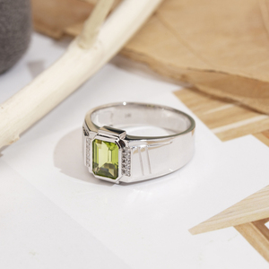 Bague Messi Jewelry MSR-1693 en or 14 carats avec serti clos et pierre précieuse verte taille émeraude - Product Image 3