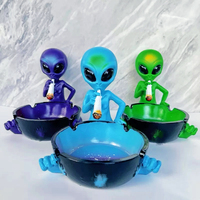 Cendrier moderne en résine multicolore Alien Astronaut, 4 pouces, cendriers portables pour fumer, décoration intérieure, cadeaux originaux