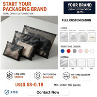 Sacs à fermeture éclair givrés gris foncé, sacs à fermeture éclair personnalisés avec logo imprimé, pochettes en plastique à fermeture coulissante pour l'emballage de vêtements