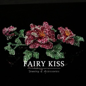 Vintage-Brosche, klassisch, hochwertige Verarbeitung, rote Blumen, grün und dicht, mit Diamanten besetzt, großartig, realistisch. - Product Image 4
