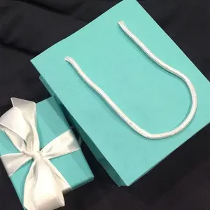 Machine de fabrication de sacs en papier avec poignées Vente en gros Cadeau Vêtement Blanc Marron