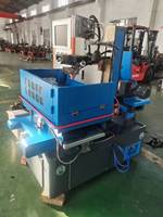 Machine de découpe au fil CNC compacte pour les petites ateliers de moulage, machine de découpe au fil économique avec système de contrôle par PC DK7720
