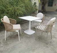 Design moderne, ensemble de canapés pour patio et jardin, chaise en osier ondulant, table d'extérieur en corde