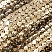 Robe de Soirée Scène à Rayures Élégantes en Tissu Métallique Doré Laser, Paillettes Creuses et Motifs Raffinés, Vente en Gros