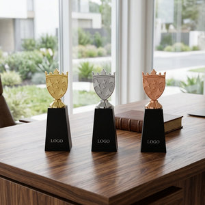 Trofeo de Oro, Plata y Bronce con Base Grabada con Logotipo para Premios Deportivos y de Juegos, Diseño Metálico Duradero - Product Image 1