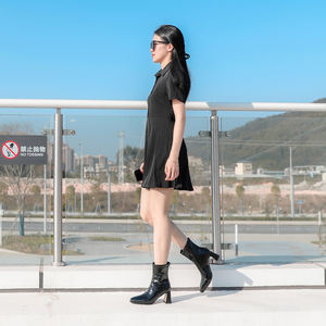 Chaussures personnalisées Nouveautés Mode Fermeture éclair Bottes courtes en cuir noir pour femmes Talon épais Bottes pour femmes Bottes d'hiver à la cheville pour femmes - Product Image 6