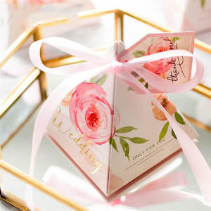 لؤلؤ وردي صندوق هدايا لحفلات الزفاف على شكل هرمي كرتون صندوق هدايا حلويات قابل للطي مع إغلاق زهرة للضيوف - Product Image 2