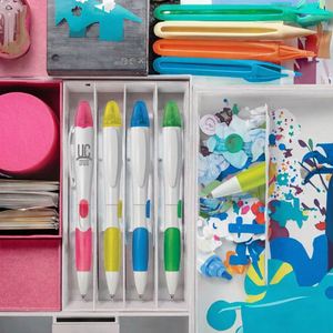 Stylo bille et surligneur 2-en-1 personnalisé avec logo, cadeau de bienvenue en plastique - Product Image 2