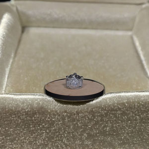 Bague en argent sterling 925 sur mesure avec diamant moissanite, coupe brillante de qualité supérieure VVS, bijoux de luxe tendance - Product Image 1