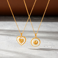 Collier minimaliste chic en acier inoxydable plaqué or 18 carats PVD, chaîne rolo, pendentif cœur rond en résine, bijoux superposés, cadeau pour femme