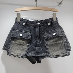 กางเกงขาสั้นเดนิมพิมพ์ลายเสือดาวสำหรับผู้หญิงแบบ 3 มิติ มีกระเป๋าขนาดใหญ่ แฟชั่นสำหรับใส่ทำงาน - Product Image 1