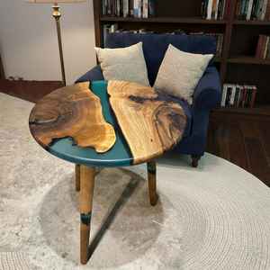 Mesas Únicas de Resina y Madera que Combinan Madera Natural con Resina Transparente, Hechas a Mano, Duraderas, Elegantes y Funcionales, Perfectas para el Hogar - Product Image 3