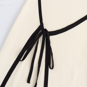 Robe mini en maille sans bretelles pour femme avec bordure contrastante - Robes moulantes asymétriques à nouer à la taille, tendance - Product Image 4