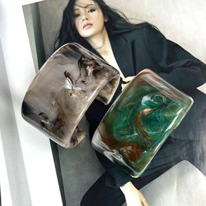 Brazalete de Resina Acrílica con Forma de C Ancha, Estilo Francés, Exagerado, Abierto, para Mujer - Product Image 3