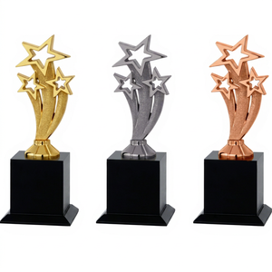 Trophée élégant en forme d'étoile avec corps en métal poli, idéal pour les événements de reconnaissance, les compétitions et les célébrations mémorables. - Product Image 1