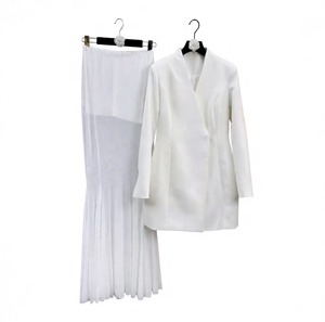 <span class=keywords><strong>Set</strong></span> Elegante da Donna: <span class=keywords><strong>Blazer</strong></span> Lungo Bianco con Scollo a V e Gonna Maxi a Sirena in Tulle Plissettato - Completo 2 Pezzi per Matrimoni e Cene di Gala - Product Image 2