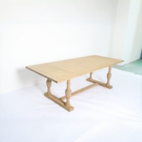 Table à manger rétro en bois massif. Table de banquet rectangulaire adaptée aux familles, aux hôtels et aux événements de récept