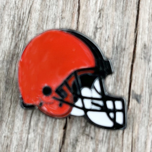 Pins de revers <span class=keywords><strong>NFL</strong></span> – Métal moulé sous pression avec thème Amour et design lettres, forme personnalisée pour anniversaire - Product Image 1