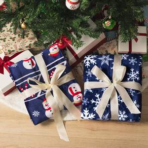 ผ้าห่มคริสมาสต์ Senge 100% โพลีเอสเตอร์นุ่มฟูอบอุ่นป้องกันการเกิดขนสี่ฤดูกำหนดขนาดได้ (น้ำเงิน/ขาว) - Product Image 2