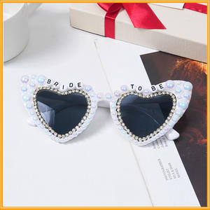 Regalos Personalizados para Damas <span class=keywords><strong>de</strong></span> Honor, <span class=keywords><strong>Gafas</strong></span> <span class=keywords><strong>de</strong></span> <span class=keywords><strong>Sol</strong></span> con Forma <span class=keywords><strong>de</strong></span> Corazón Negro y Letras <span class=keywords><strong>de</strong></span> Diamantes para Celebraciones Previa al Boda, Accesorios para la Tribu <span class=keywords><strong>de</strong></span> la Novia - Product Image 2