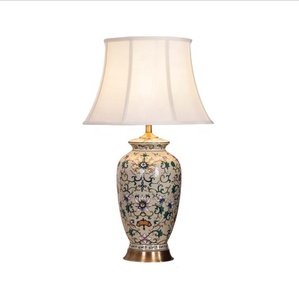 Vase de table moderne de luxe en céramique avec design peint à la main nordique, lampes de bureau décoratives - Product Image 1