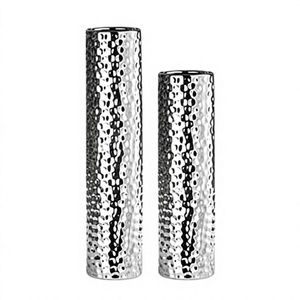 Ensemble de 2 vases de table modernes en métal martelé, ronds, faits à la main, à motif vertical, pour le salon - Product Image 1