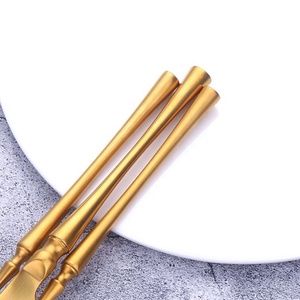 Bán buôn Vàng Flatware <span class=keywords><strong>Set</strong></span> thép không gỉ dao kéo 304 ngọn lửa hình dạng thiết kế cao cấp khách sạn dao kéo dao và Ngã Ba thiết lập - Product Image 6