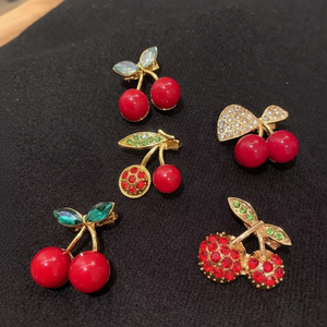 Spilla di ciliegio giapponese di alta qualità e spilla con fiocco a goccia in olio coreano accessorio moda per la prevenzione dell'esposizione - Product Image 1