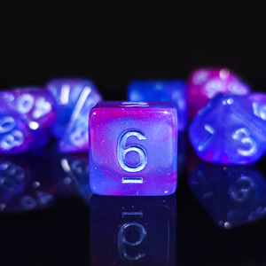Prix <span class=keywords><strong>de</strong></span> gros Paillettes Violet <span class=keywords><strong>et</strong></span> Bleu Mélange Couleur Aurora <span class=keywords><strong>Jeu</strong></span> <span class=keywords><strong>de</strong></span> dés avec coin rond pour <span class=keywords><strong>Donjons</strong></span> <span class=keywords><strong>et</strong></span> <span class=keywords><strong>Dragons</strong></span> Jeux Jouets - Product Image 4